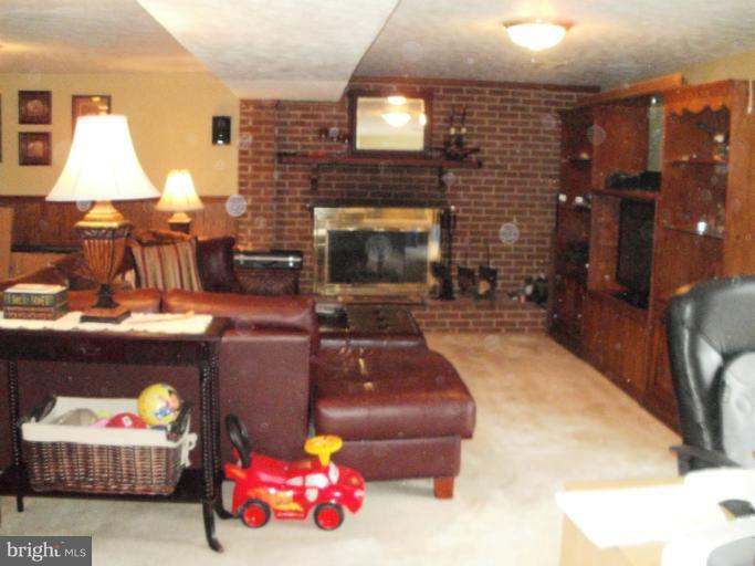 13113 Newgate Road Woodbridge, VA 22193 - Photo 14 of 15 Family Room