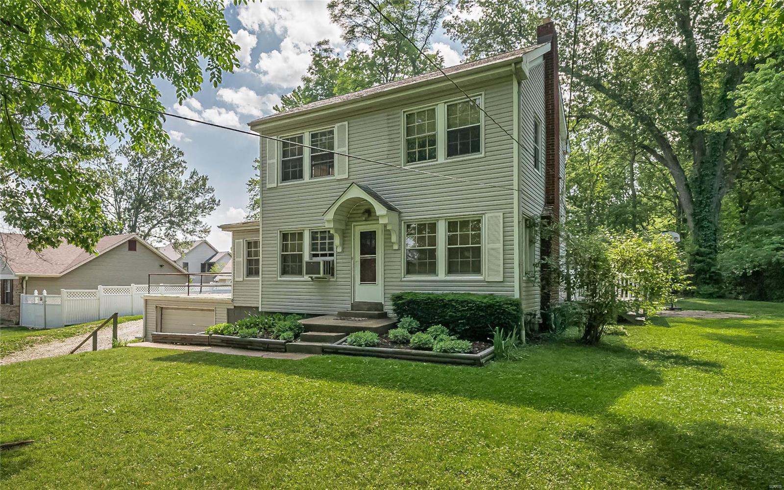 4518 Ringer Road St. Louis, MO 63129 - Photo 2 of 32