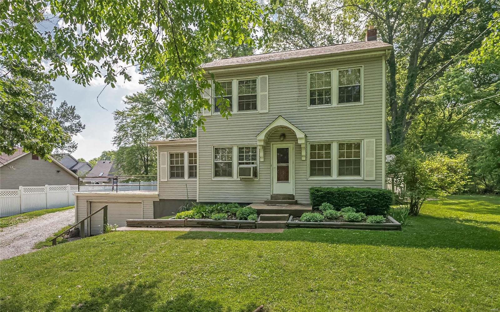 4518 Ringer Road St. Louis, MO 63129 - Photo 3 of 32