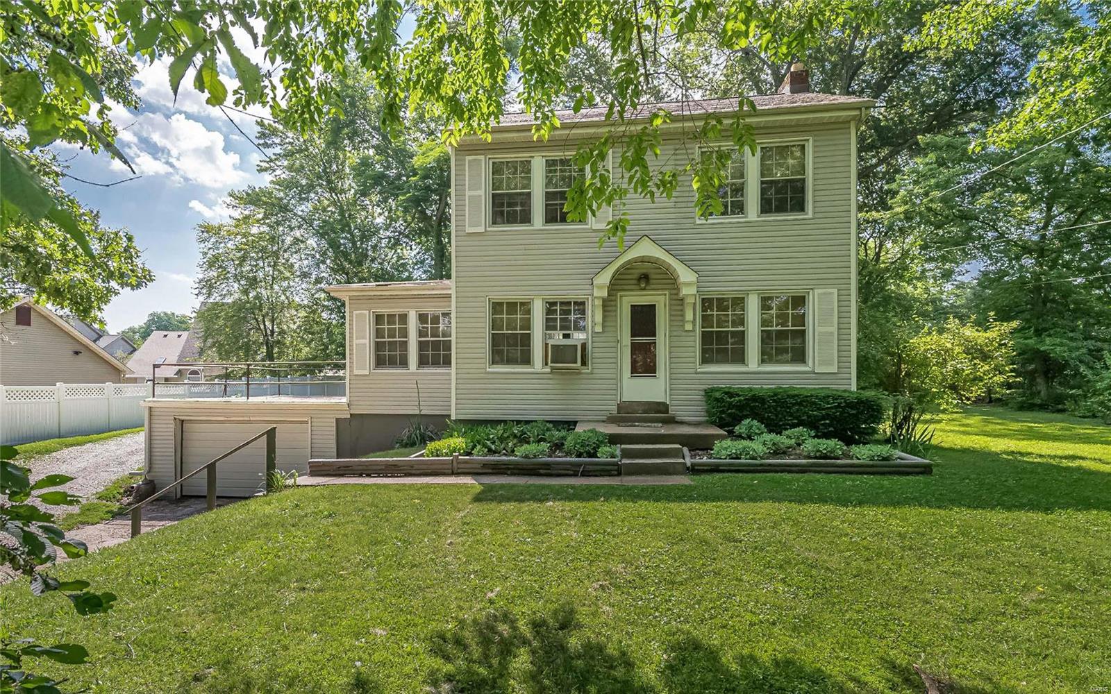 4518 Ringer Road St. Louis, MO 63129 - Photo 4 of 32