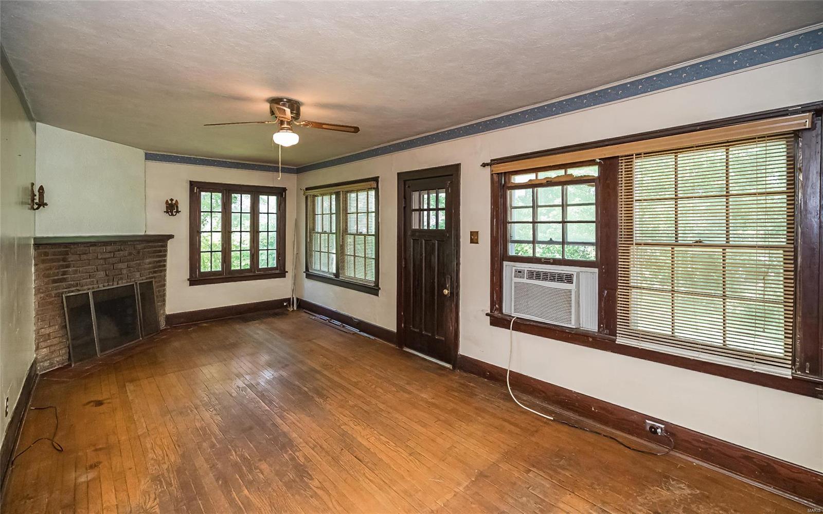 4518 Ringer Road St. Louis, MO 63129 - Photo 9 of 32