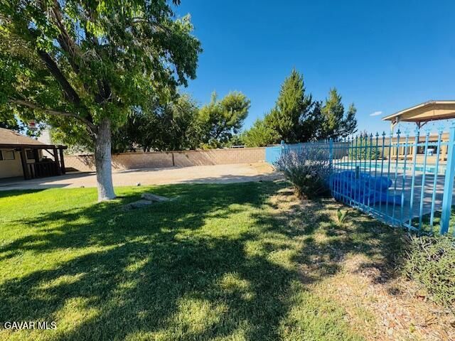42636 Roadrunner Way Lancaster, CA 93536 - Photo 18 of 19 a view of backyard with green space
