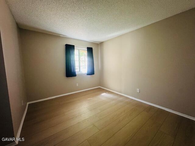 42636 Roadrunner Way Lancaster, CA 93536 - Photo 9 of 19 an empty room with windows