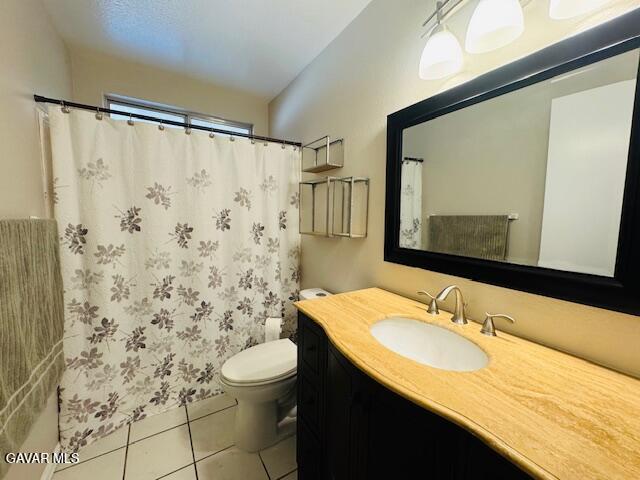 42636 Roadrunner Way Lancaster, CA 93536 - Photo 10 of 19 a bathroom with a sink and a mirror