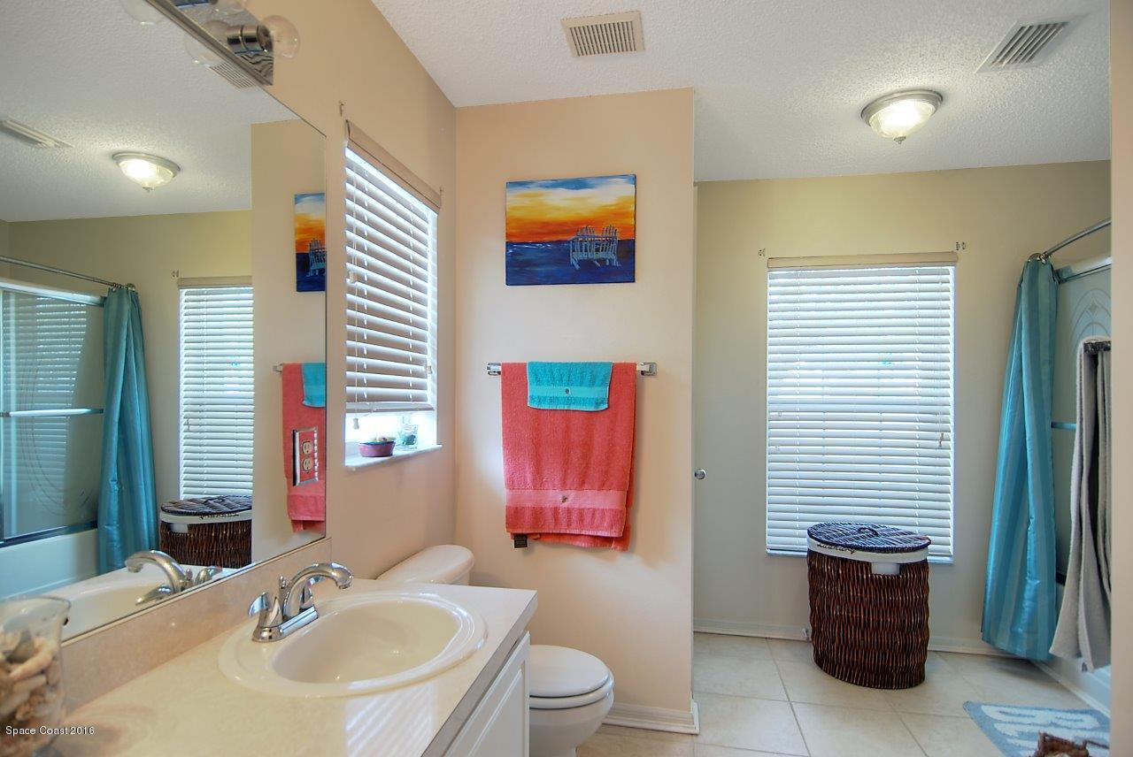 4801 Decatur Circle Melbourne, FL 32934 - Photo 6 of 14 masterbath (33)
