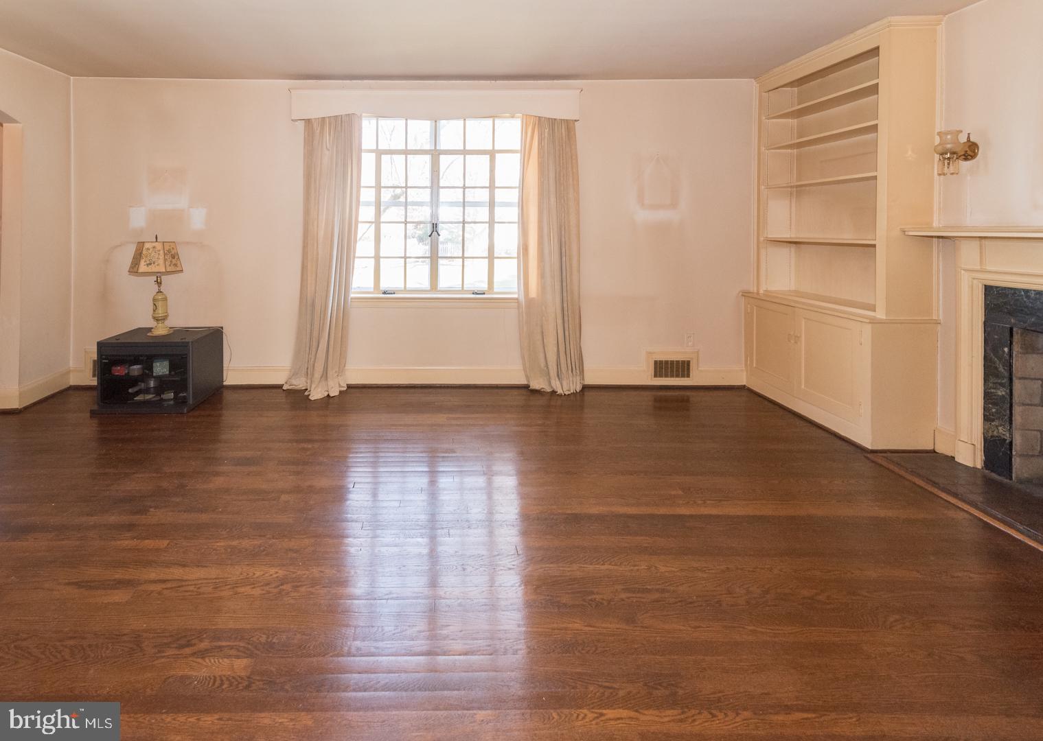 4610 Overbrook Road Bethesda, MD 20816 - Photo 11 of 43 Living Room