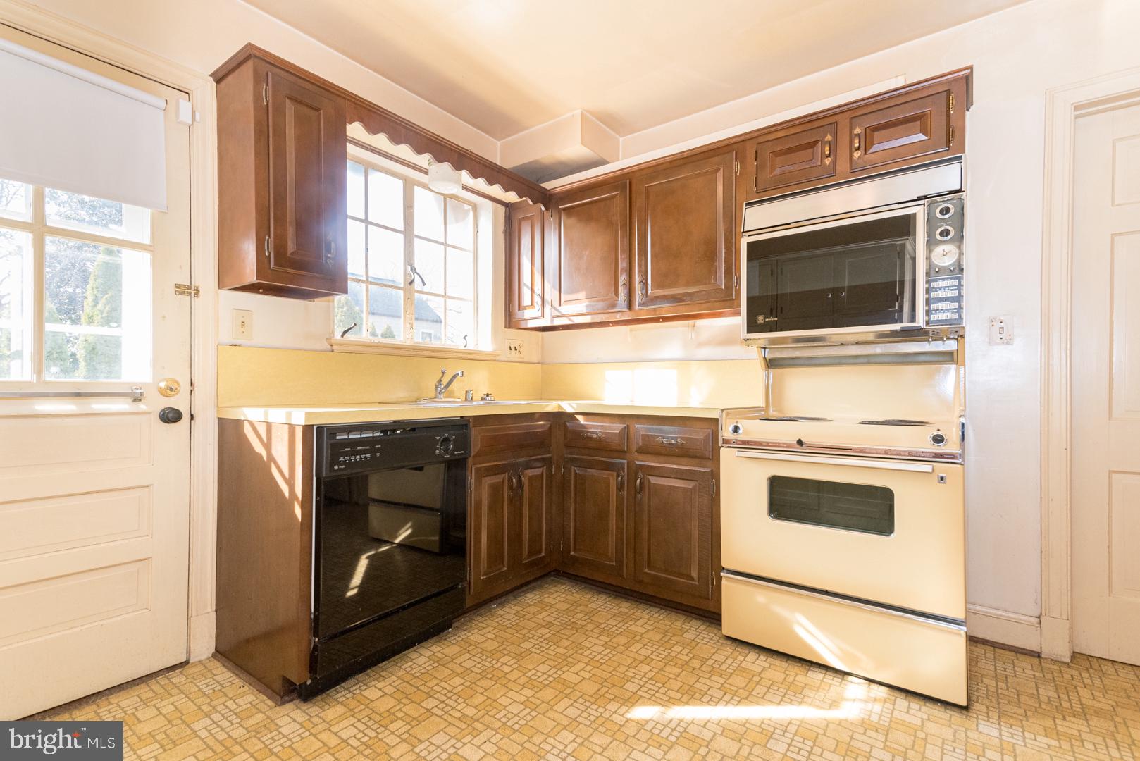 4610 Overbrook Road Bethesda, MD 20816 - Photo 14 of 43 Kitchen