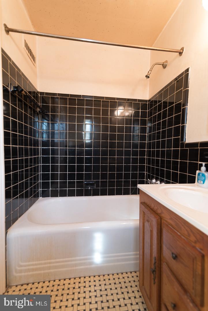 4610 Overbrook Road Bethesda, MD 20816 - Photo 20 of 43 Master Bath (1st Floor)