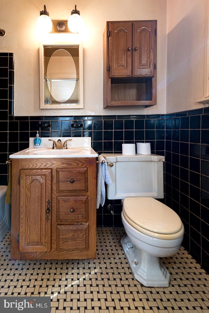 4610 Overbrook Road Bethesda, MD 20816 - Photo 21 of 43 Master Bath (1st Floor)