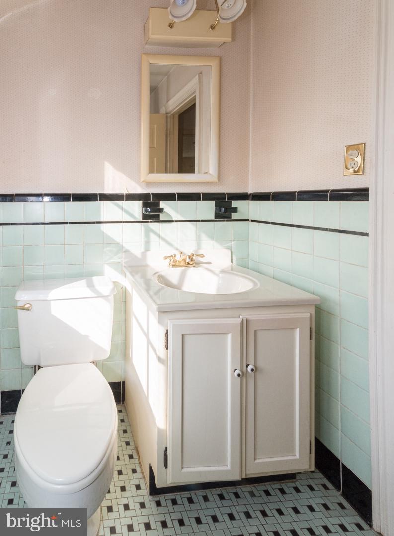 4610 Overbrook Road Bethesda, MD 20816 - Photo 25 of 43 Full Bath (Upper Level)