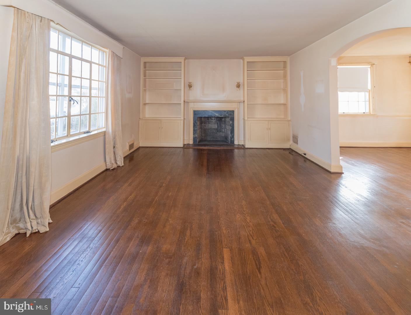 4610 Overbrook Road Bethesda, MD 20816 - Photo 10 of 43 Living Room