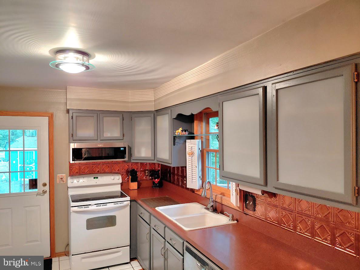 3917 Basford Road Frederick, MD 21703 - Photo 16 of 36 a kitchen with stainless steel appliances granite countertop a sink stove and refrigerator