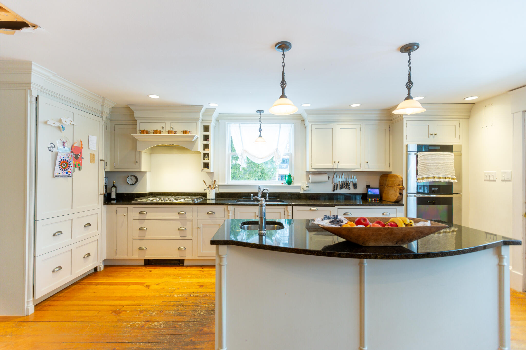 295 Foreside Road Falmouth, ME 04105 - Photo 13 of 32 295 Foreside Road Kitchen