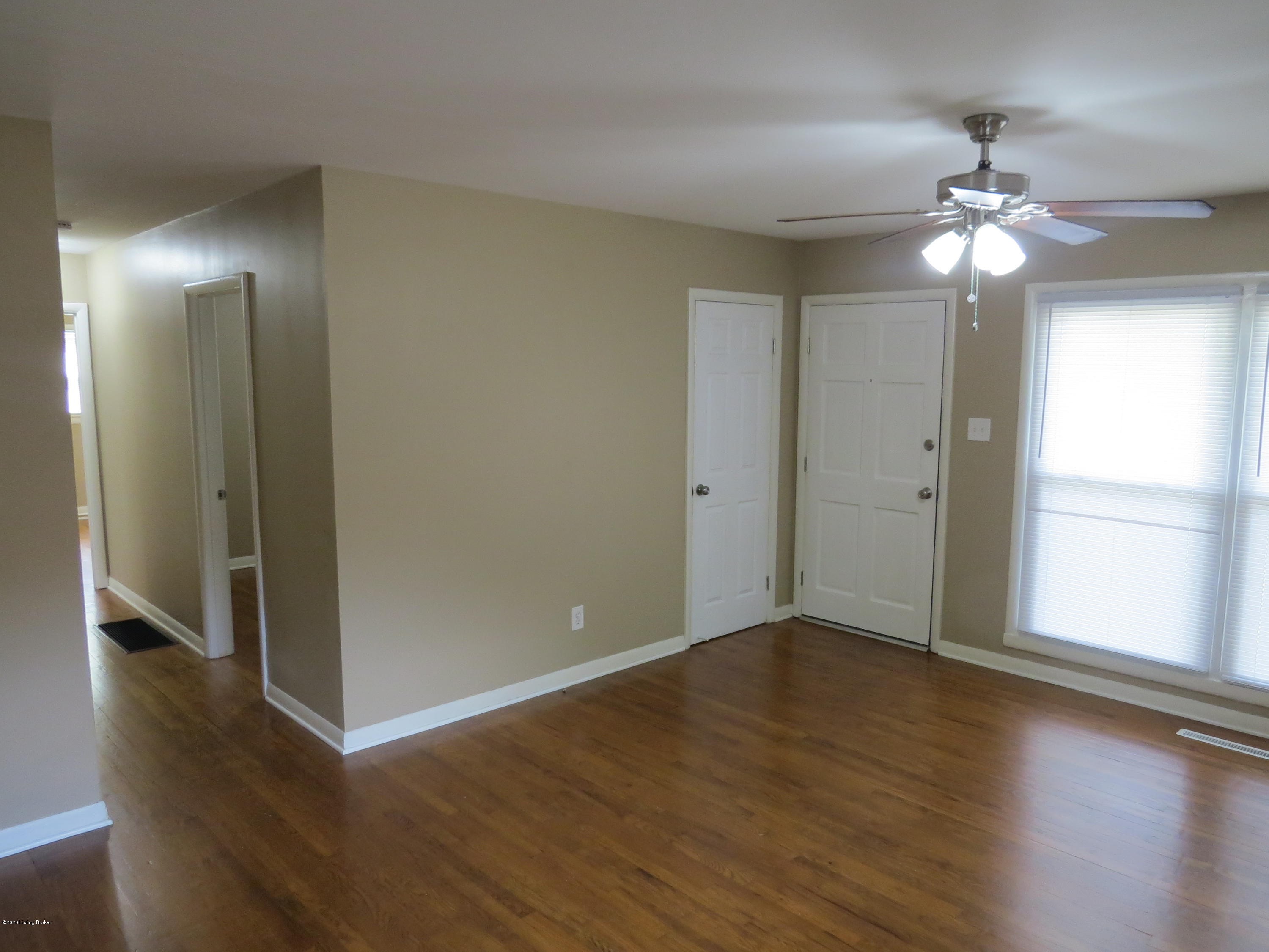 2934 Rio Rita Avenue Louisville, KY 40220 - Photo 3 of 36 IMG_6632