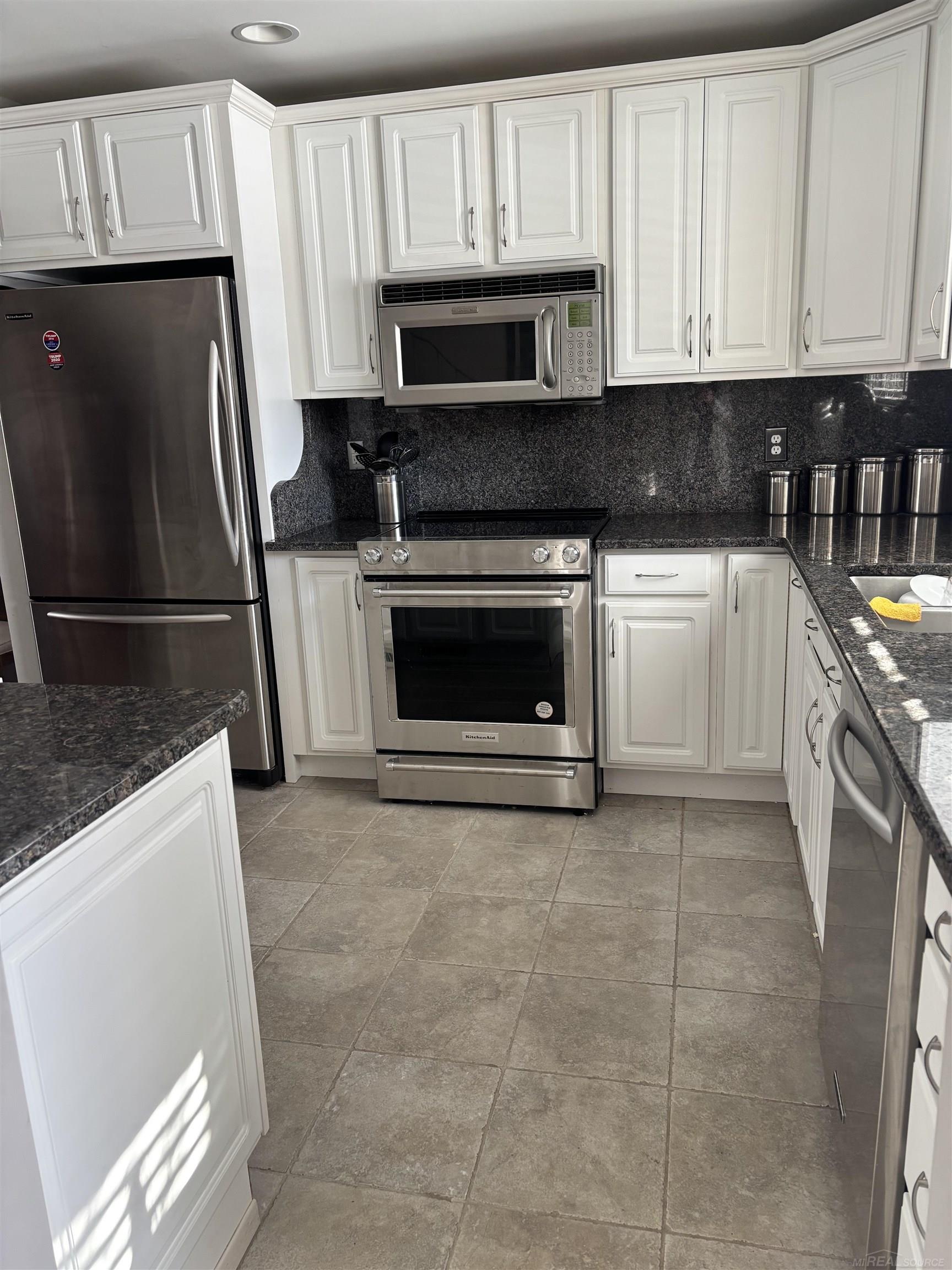 3668 Old Creek Road Troy, MI 48084 - Photo 3 of 10