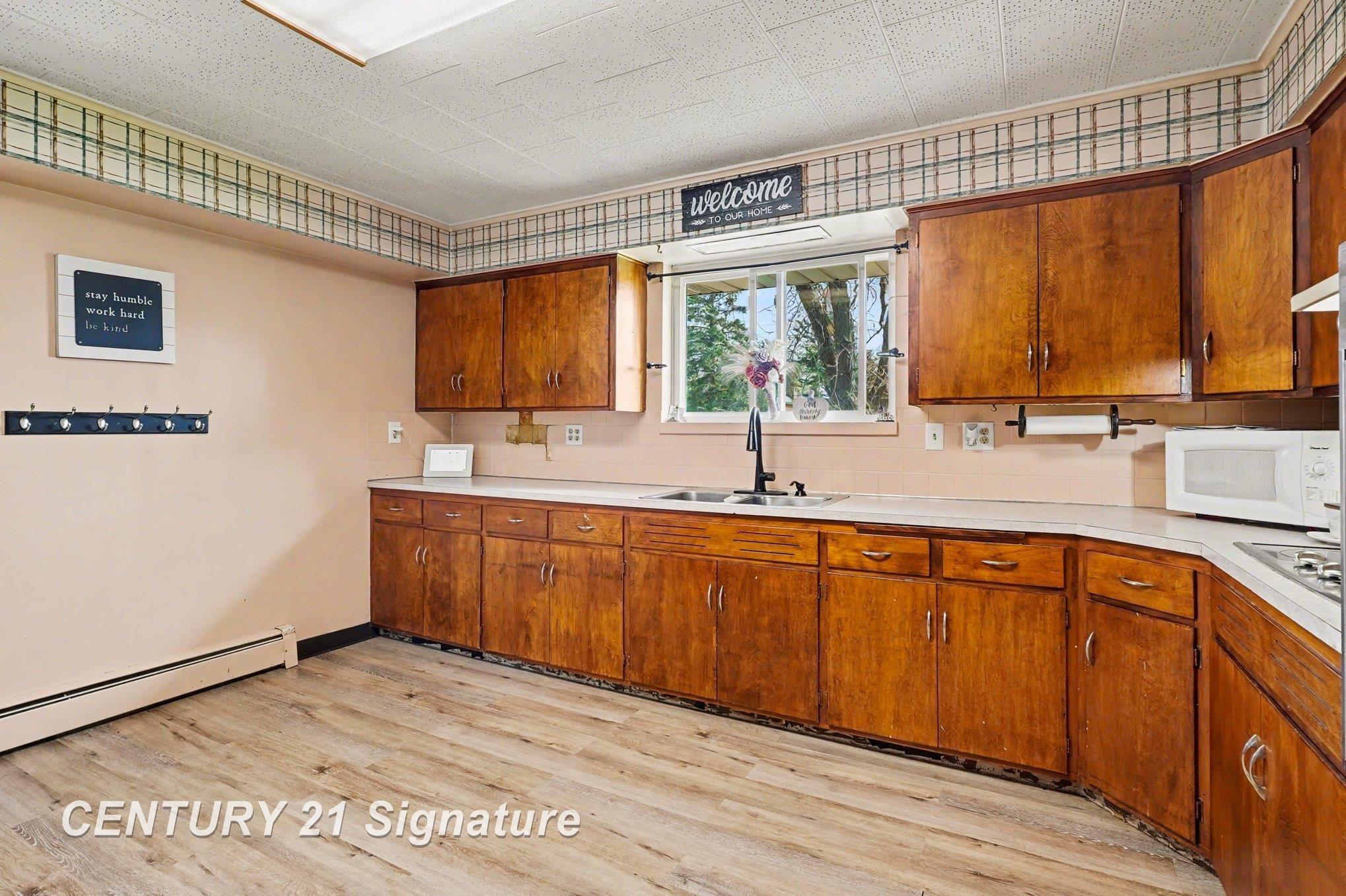 5236 McCarty Road Saginaw, MI 48603 - Photo 9 of 27 50204260-36a2c4ff-c2ad-4a3c-84e6-d9e4e839510b.JPG