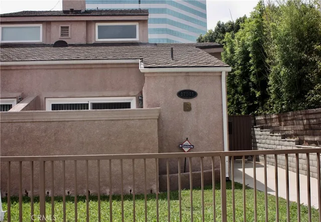 $2,975 | 17041 A Lane, Unit B, Huntington Beach, CA 92647