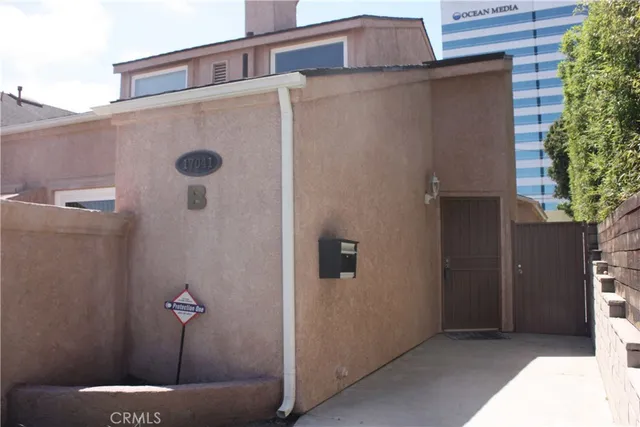 $2,975 | 17041 A Lane, Unit B, Huntington Beach, CA 92647