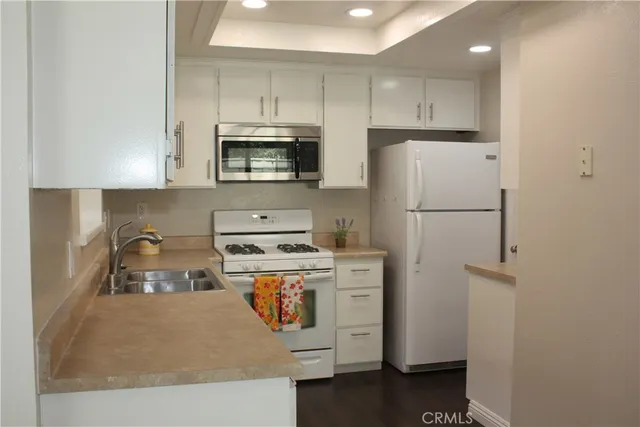 $2,975 | 17041 A Lane, Unit B, Huntington Beach, CA 92647