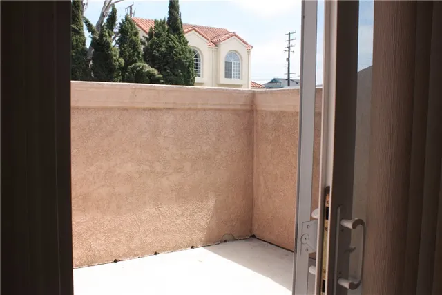 $2,975 | 17041 A Lane, Unit B, Huntington Beach, CA 92647