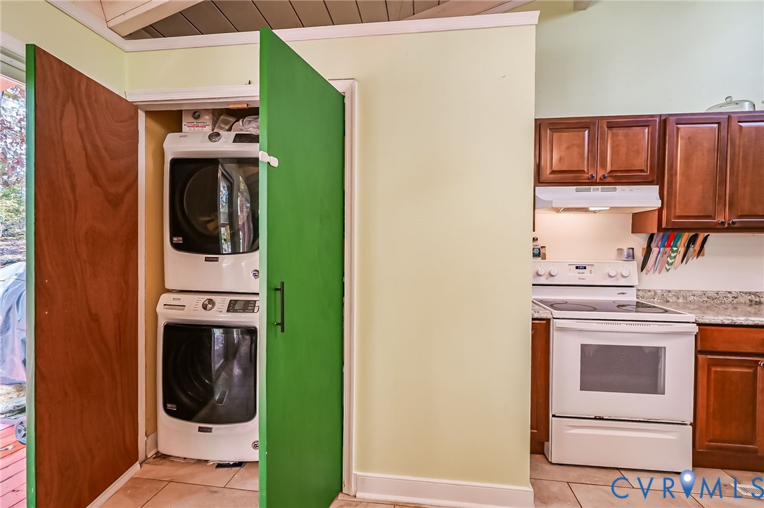 2009 Highland Drive Powhatan, VA 23139 - Photo 20 of 34 Utility closet in Kitchen for washer/dryer and sto