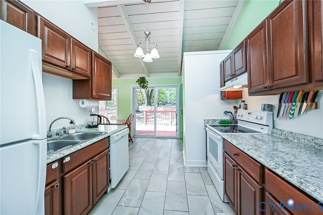 2009 Highland Drive Powhatan, VA 23139 - Photo 5 of 34 Kitchen with sliding doors to rear deck