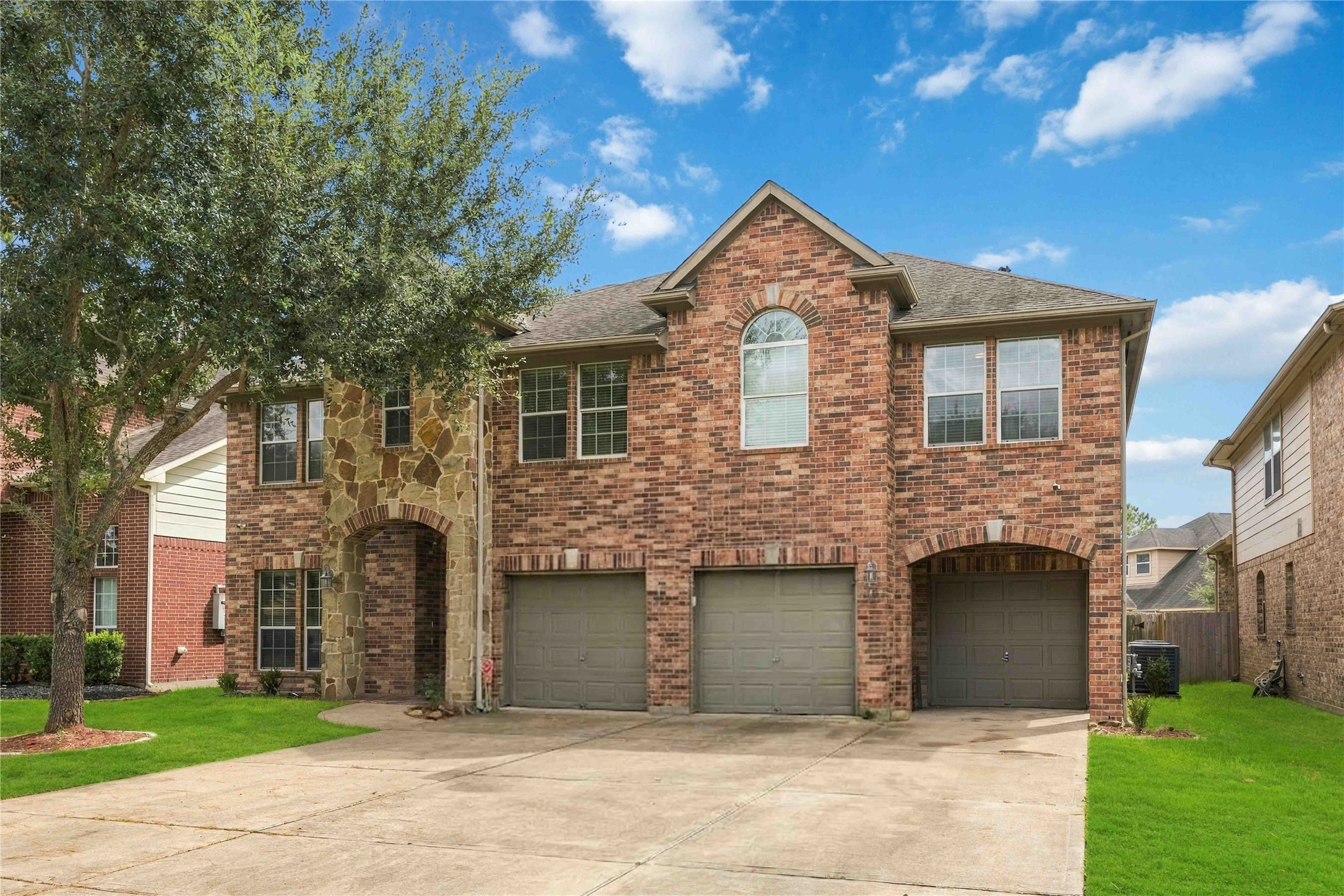 2522 Crystal Shore Drive Rosharon, TX 77583 - Photo 2 of 29 Gallery Image 2