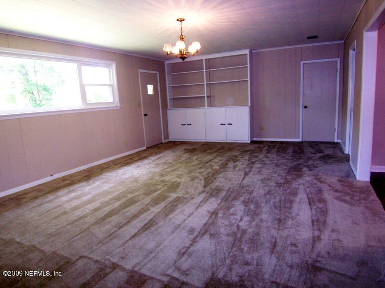 4532 Pinewood Road Jacksonville, FL 32207 - Photo 5 of 27 Family room from hallway