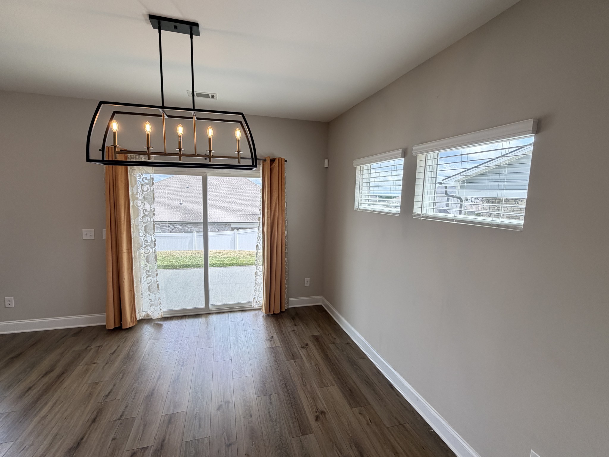694 Castle Road Mount Juliet, TN 37122 - Photo 4 of 23