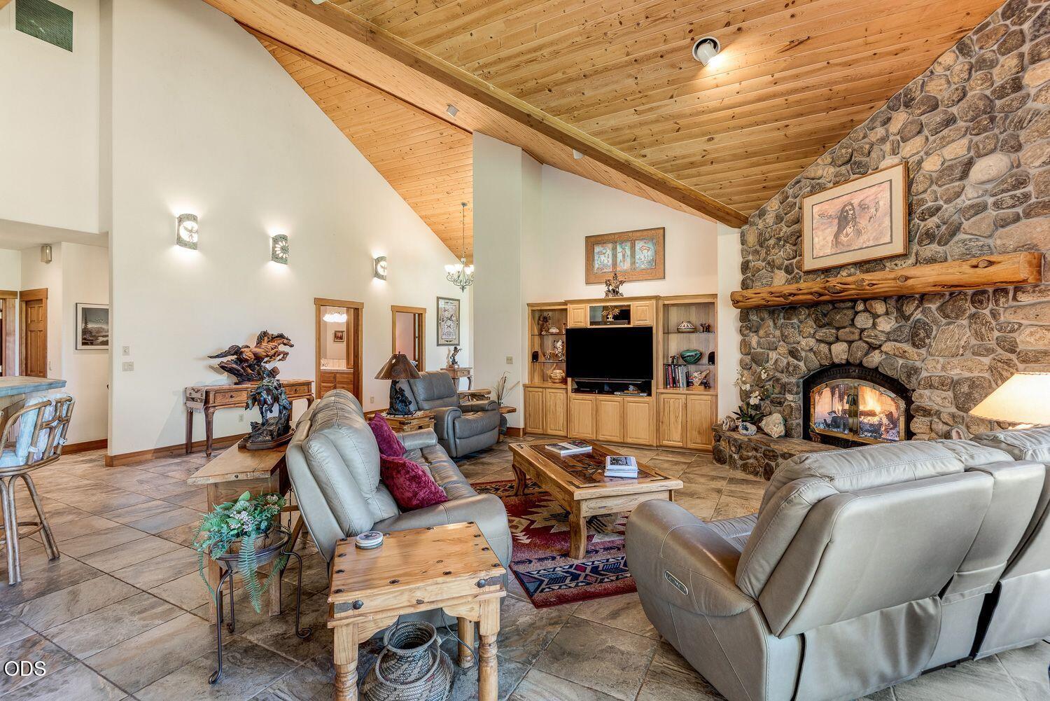 64464 Collins Road Bend, OR 97703 - Photo 10 of 58 Gallery Image 10