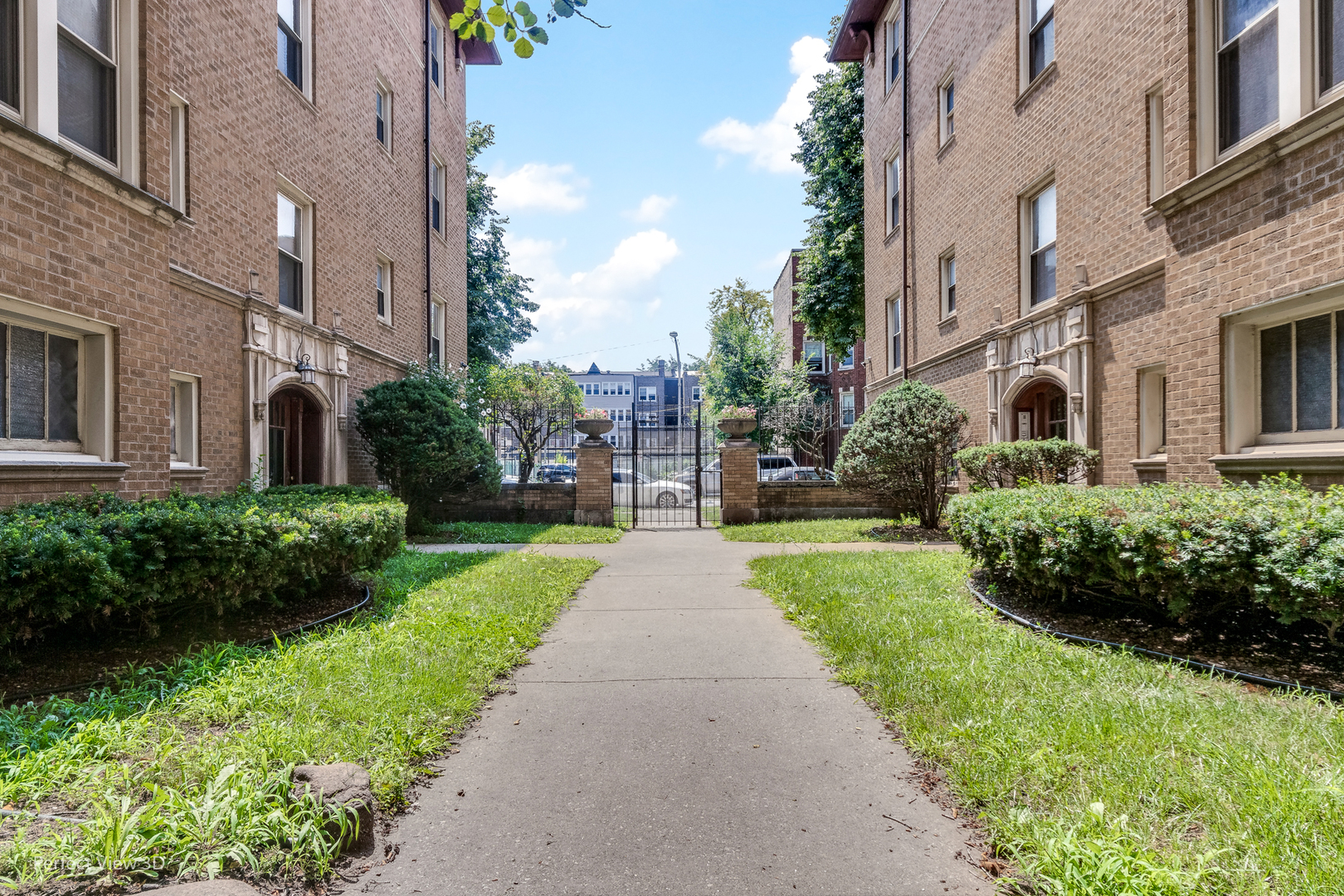2212 East 70th Street, Unit 3D Chicago, IL 60649 - Photo 3 of 21 a view of a pathway with a garden