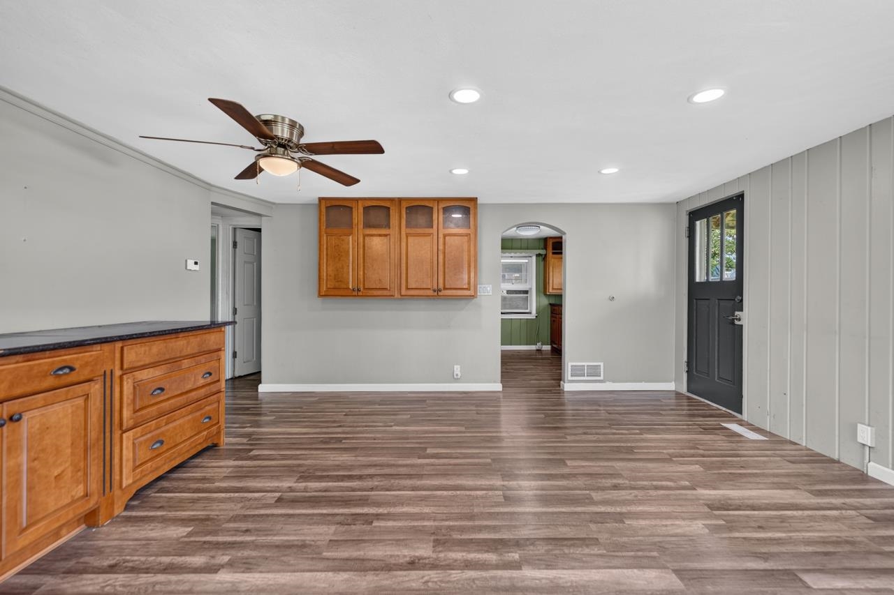 2191 Toms Road Rockford, IL 61109 - Photo 6 of 30