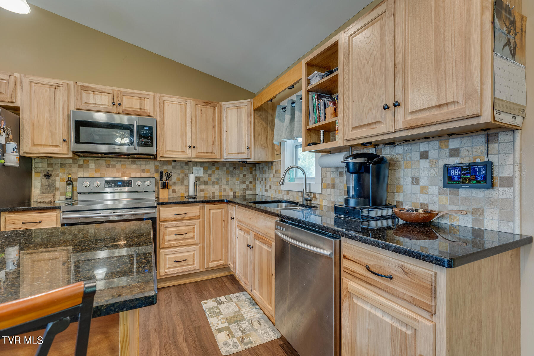 2255 Diana Road Kingsport, TN 37660 - Photo 11 of 29 011