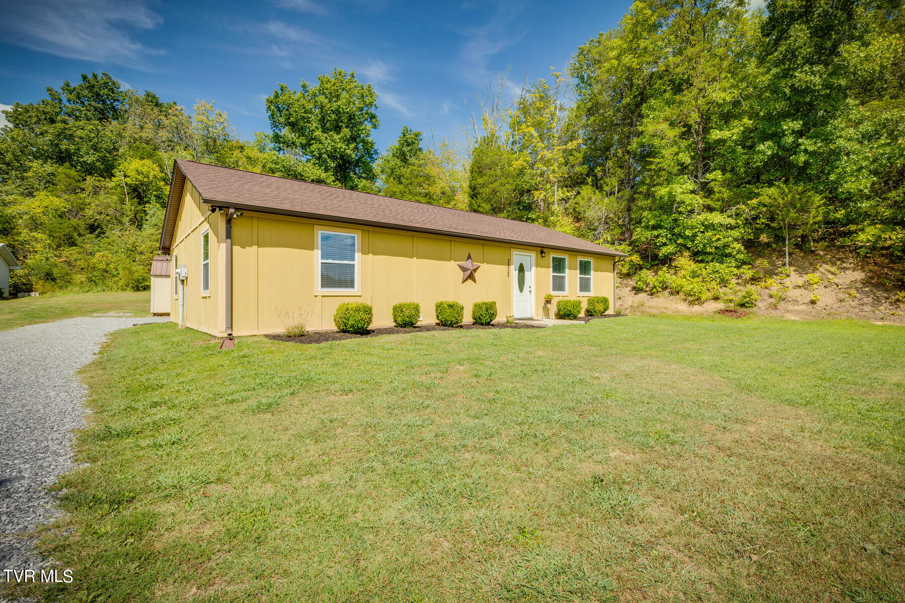 2255 Diana Road Kingsport, TN 37660 - Photo 3 of 29 003