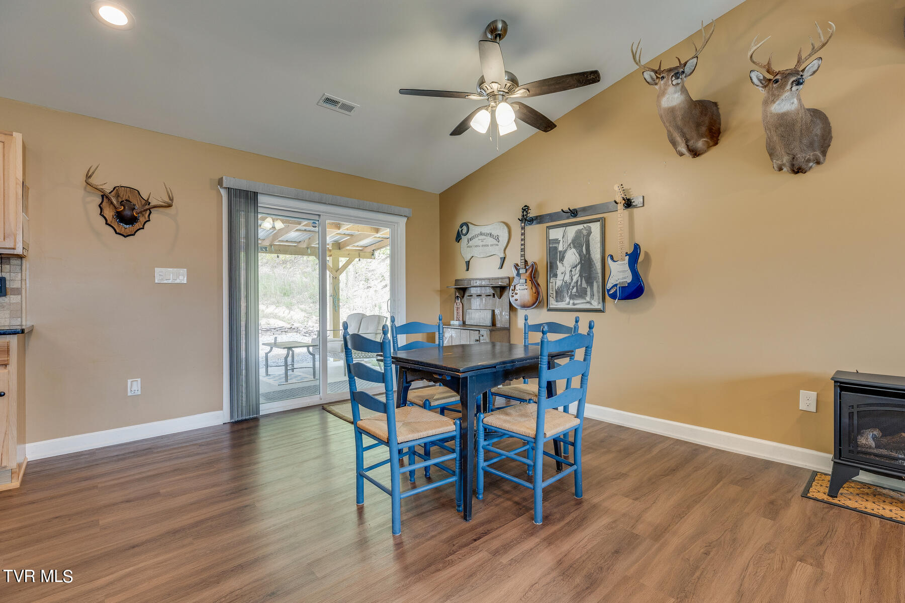 2255 Diana Road Kingsport, TN 37660 - Photo 8 of 29 008