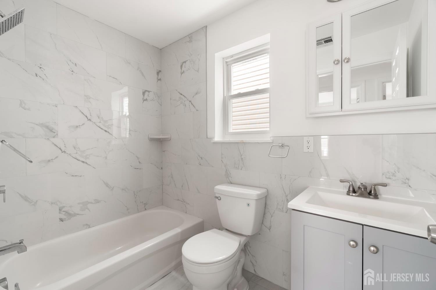 496 South 18th Street, Unit 2 Newark, NJ 07103 - Photo 13 of 21 a bathroom with a sink toilet and bathtub