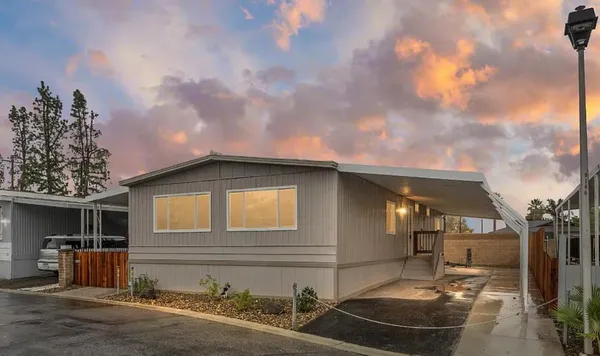 $1,990 | 335 Hickorywood Lane, Unit 335, Bakersfield, CA 93308