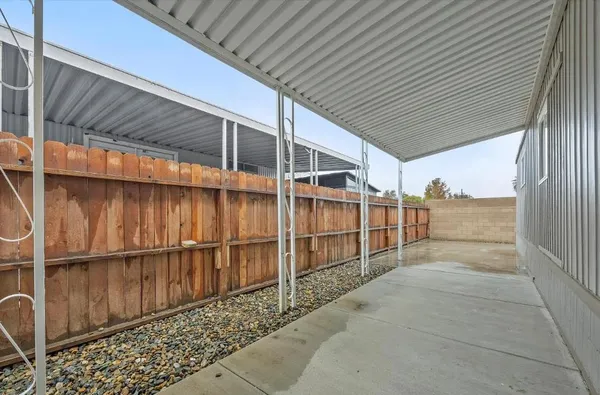 $1,990 | 335 Hickorywood Lane, Unit 335, Bakersfield, CA 93308