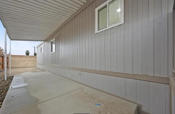 $1,990 | 335 Hickorywood Lane, Unit 335, Bakersfield, CA 93308