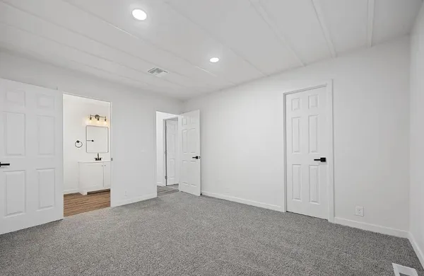 $1,990 | 335 Hickorywood Lane, Unit 335, Bakersfield, CA 93308