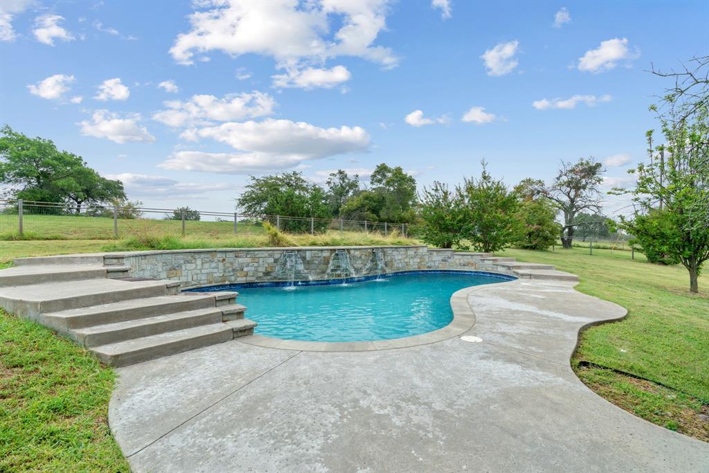a view of a garden and basketball court