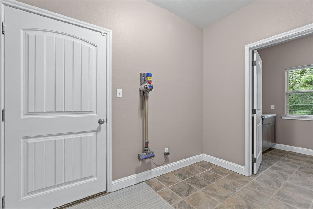 217 Naibara Trail Weatherford, TX 76088 - Photo 13 of 40 an empty room with windows
