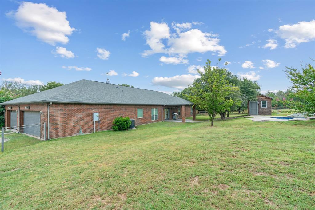 217 Naibara Trail Weatherford, TX 76088 - Photo 32 of 40 a backyard of a house with plants and large tree