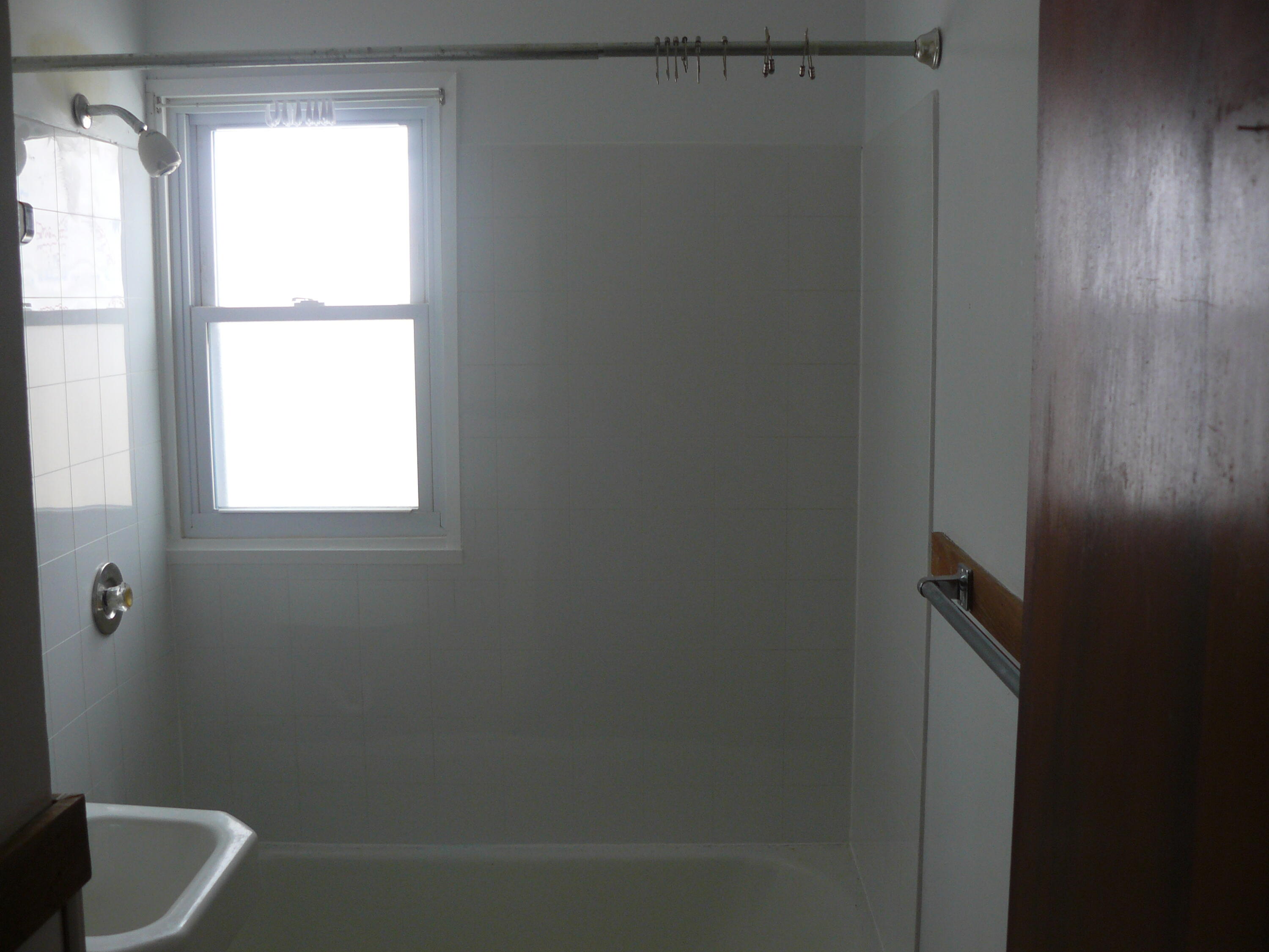 5224 North 47th Street Milwaukee, WI 53218 - Photo 15 of 24 (C) Bathroom (1)