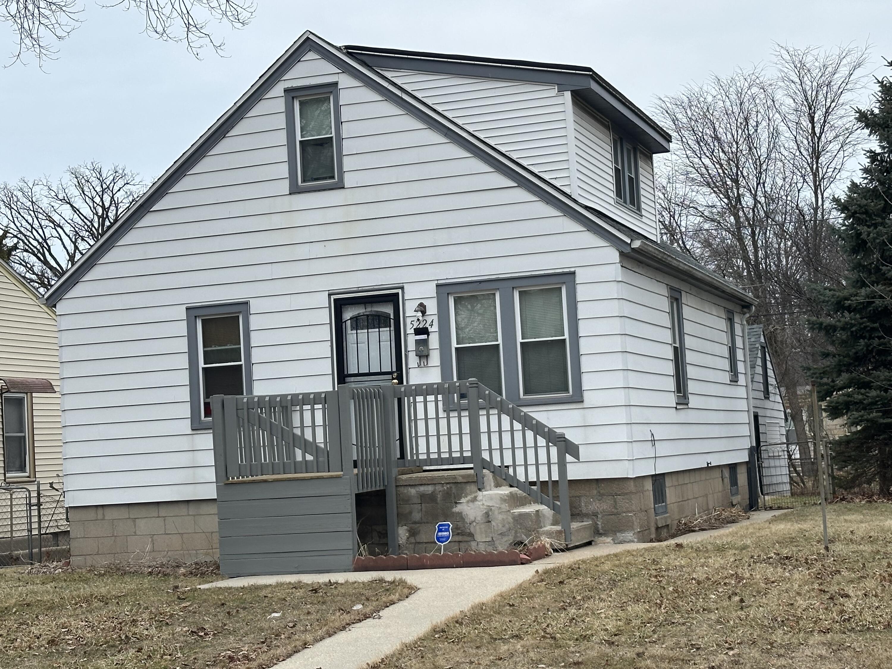 5224 North 47th Street Milwaukee, WI 53218 - Photo 2 of 24 IMG_3024