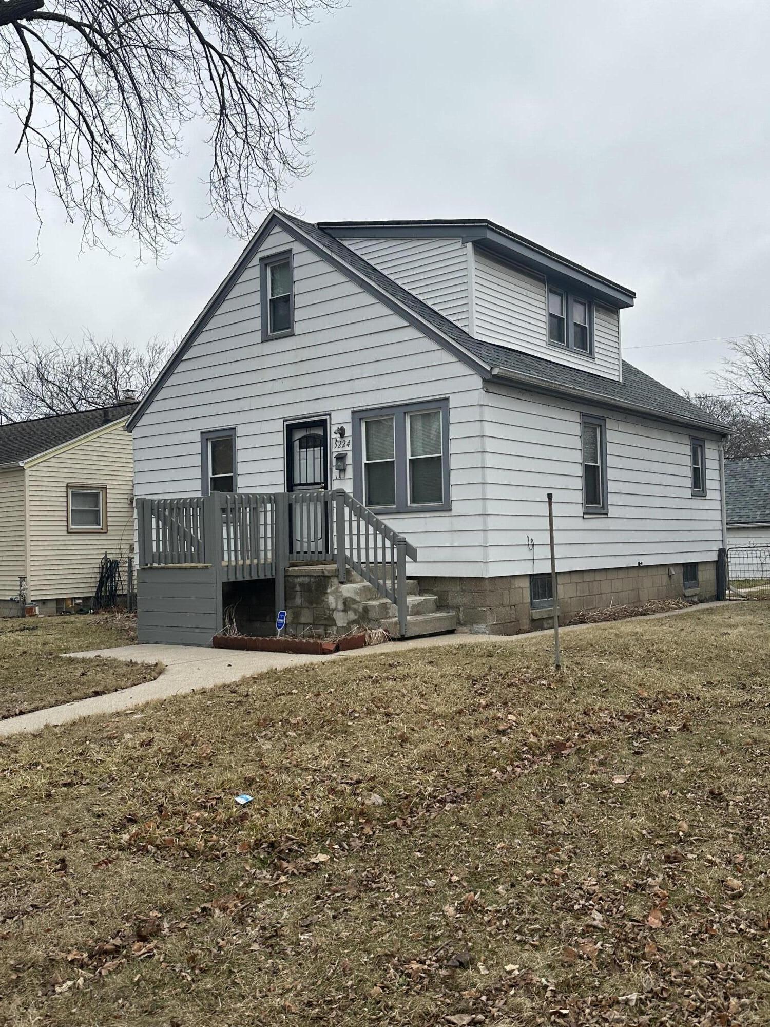 5224 North 47th Street Milwaukee, WI 53218 - Photo 3 of 24 IMG_3033