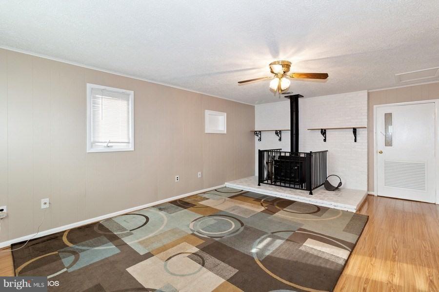 8313 Shady Spring Drive Gaithersburg, MD 20877 - Photo 4 of 10 Living room