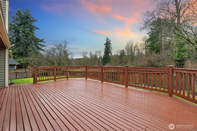 a view of deck with a houses
