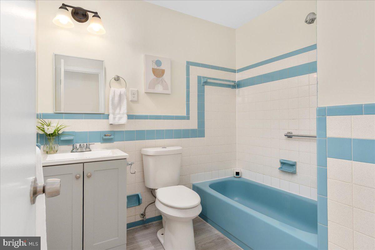 8004 Malcolm Road Clinton, MD 20735 - Photo 18 of 34 Second full bath