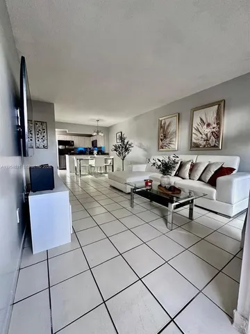 $270,000 | 15645 Southwest 82nd Cir Lane, Unit 75, Miami, FL 33193